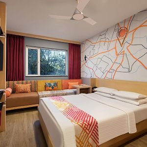 Luxe Queen Room Enjoy complimentary 2 Pints of Beer & Enjoy Happy Hours 11 per